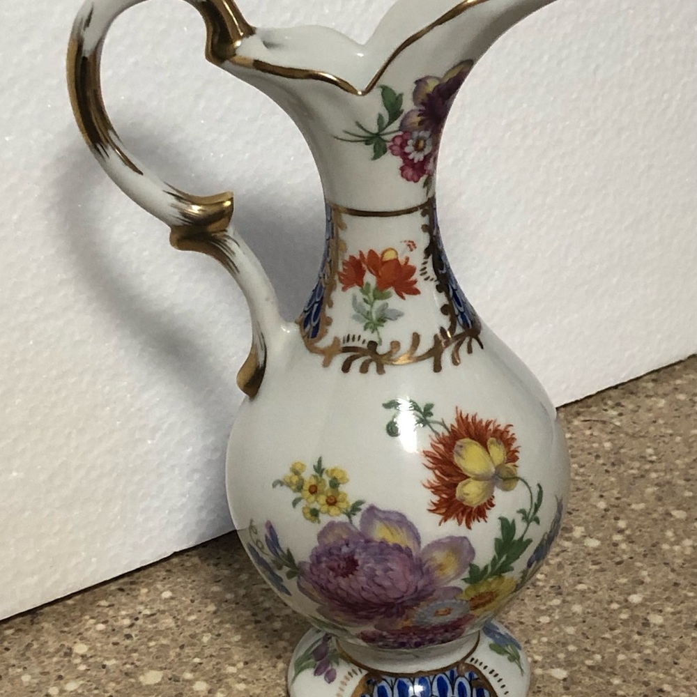 Heirloom By Toyo Elegant White Porcelain Pitcher/Vase